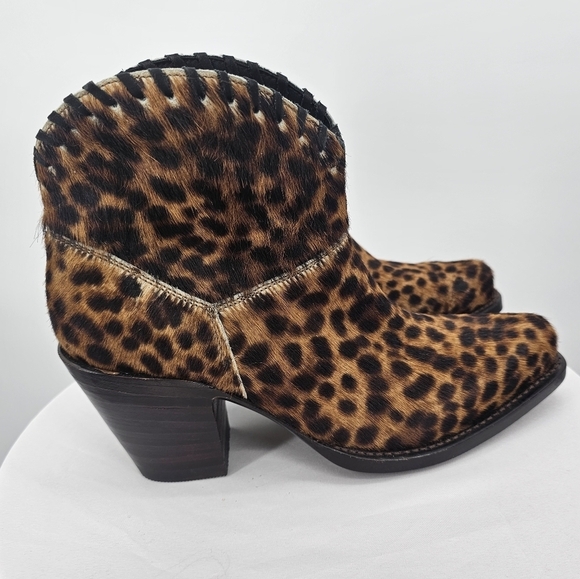 ALICE+OLIVIA Kiara Leopard Print Calf Hair Western Whip Stitch Booties S… - Picture 5 of 7
